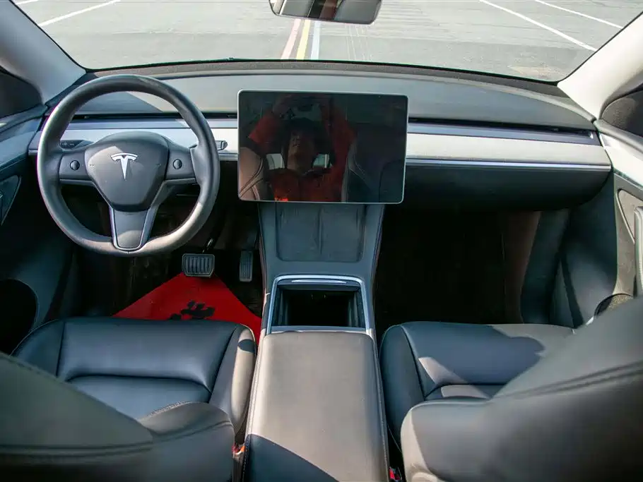 Фото 16 - Tesla Model Y