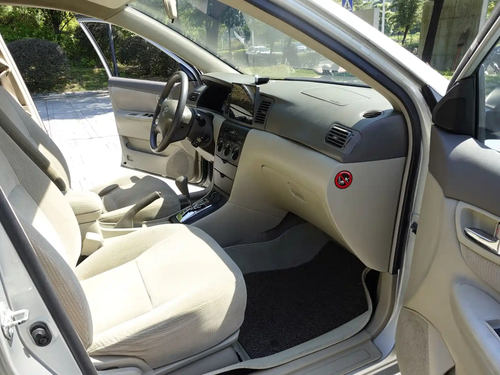 Photo 8 - Toyota Corolla