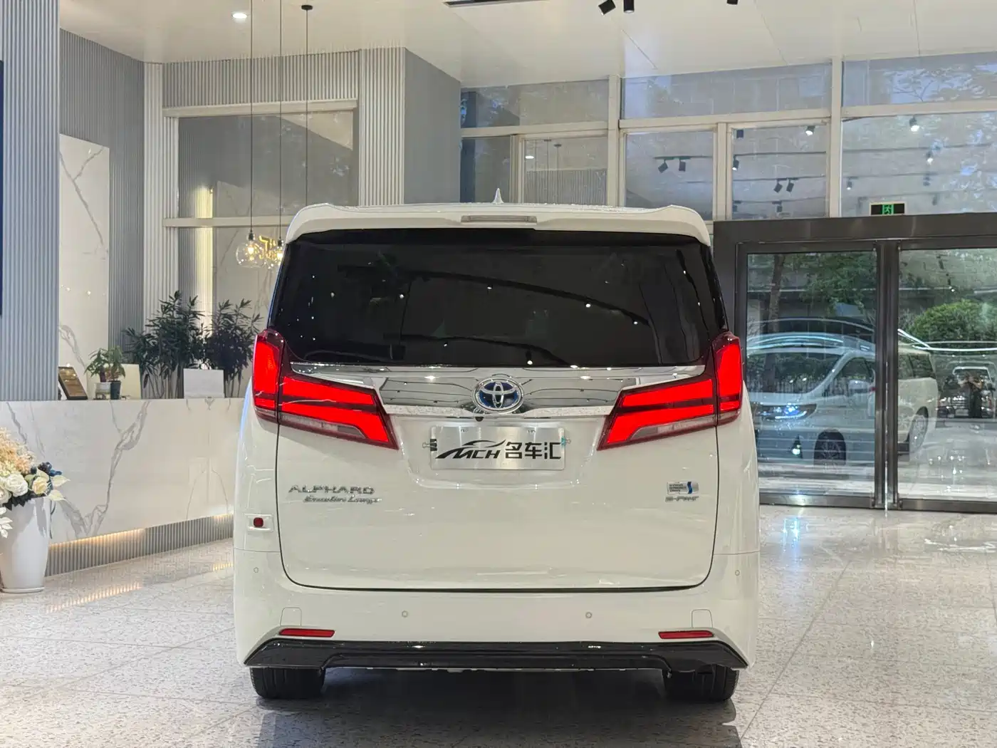 Toyota Alphard 2021 Hybrid 2.5L Premium фото 4