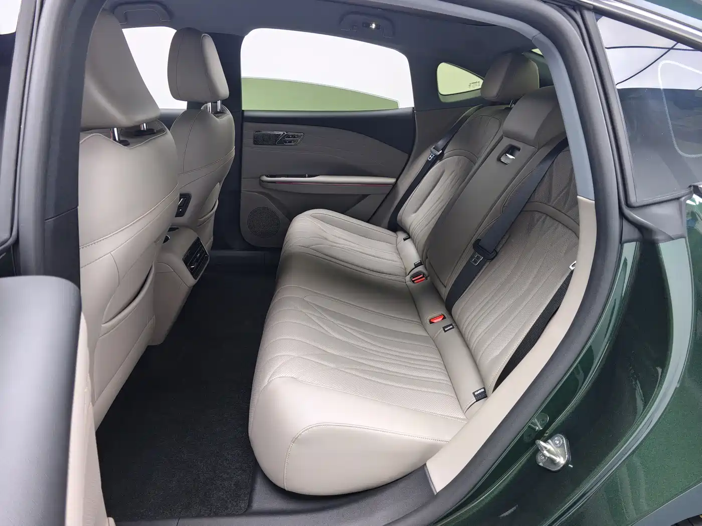 Geely Galaxy Galaxy Xingyao 8 2025 130km EM-i Premium Edition фото 8