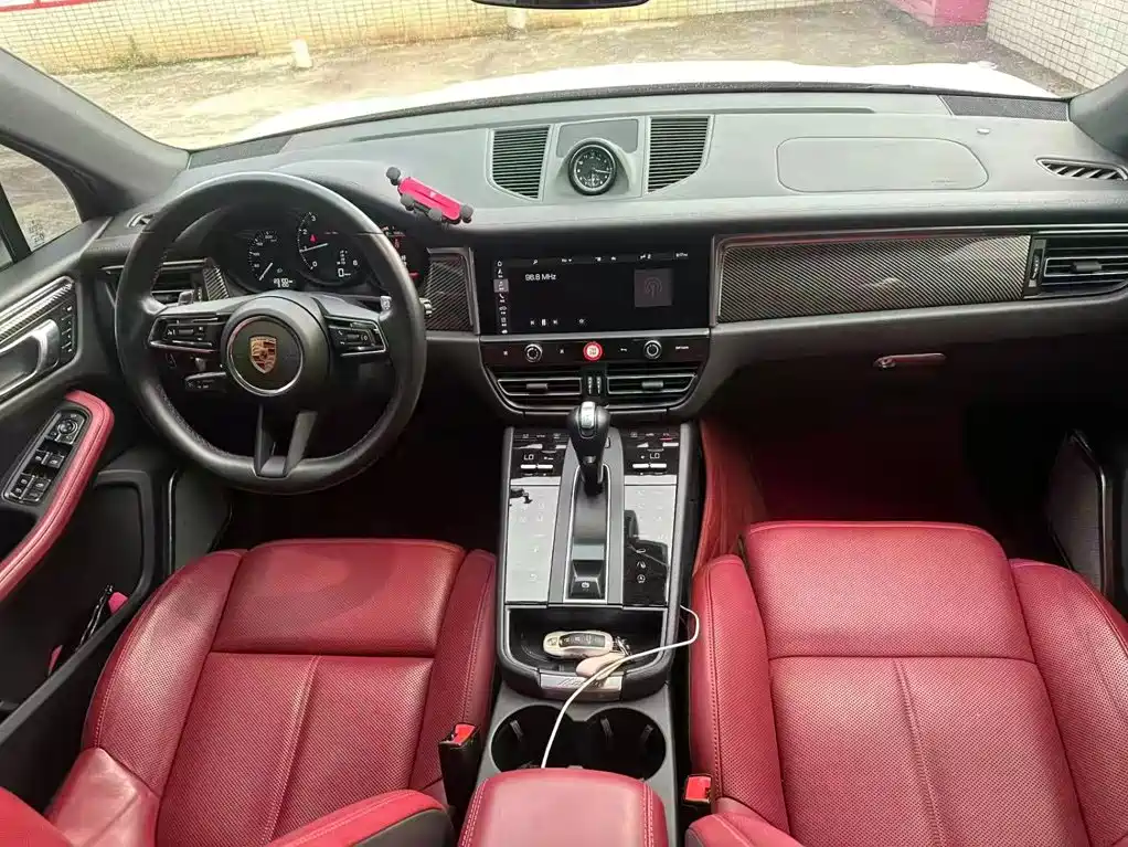 Photo 4 - Porsche Macan