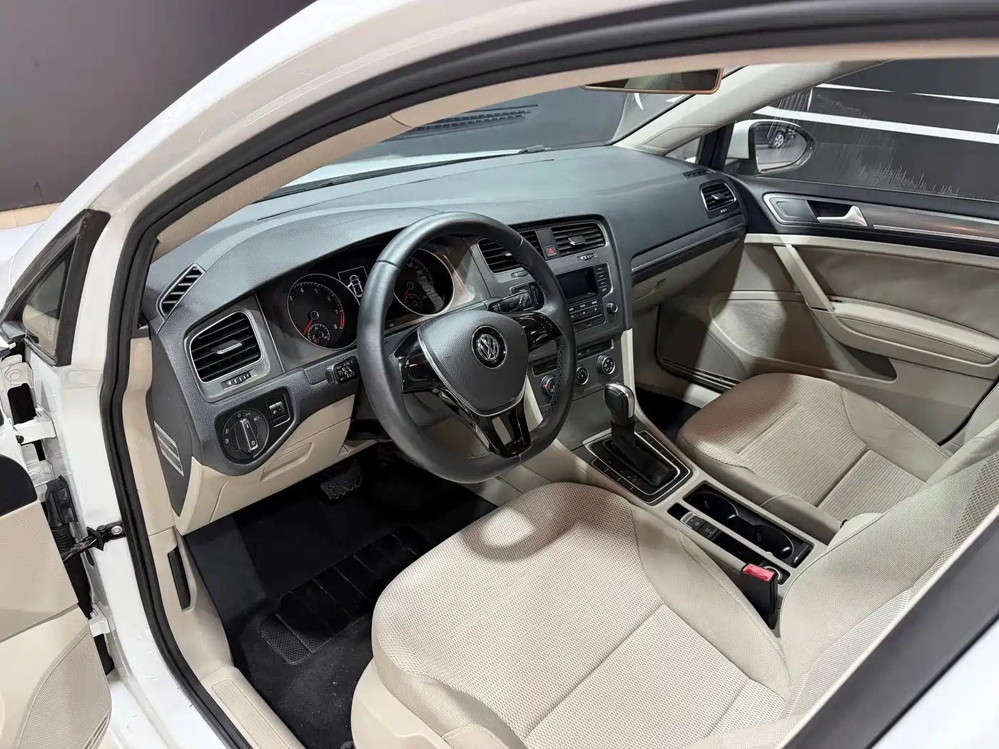 Фото 5 - Volkswagen Golf
