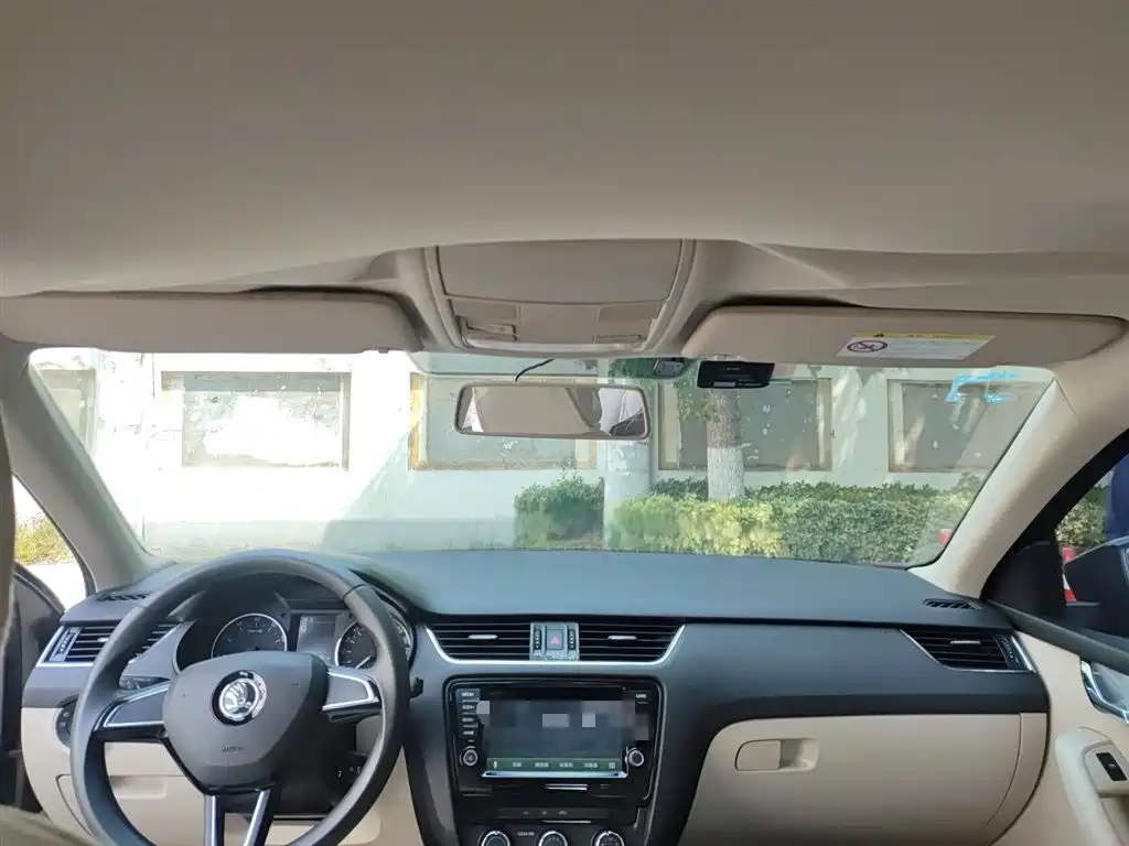 Škoda Octavia 2017 1.6L Manual ChuangXing фото 9