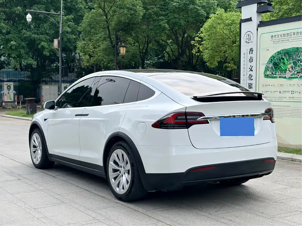 TESLA MODEL X