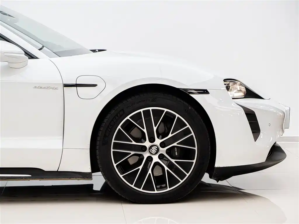 Porsche Taycan 2022 Facelift Taycan фото 7