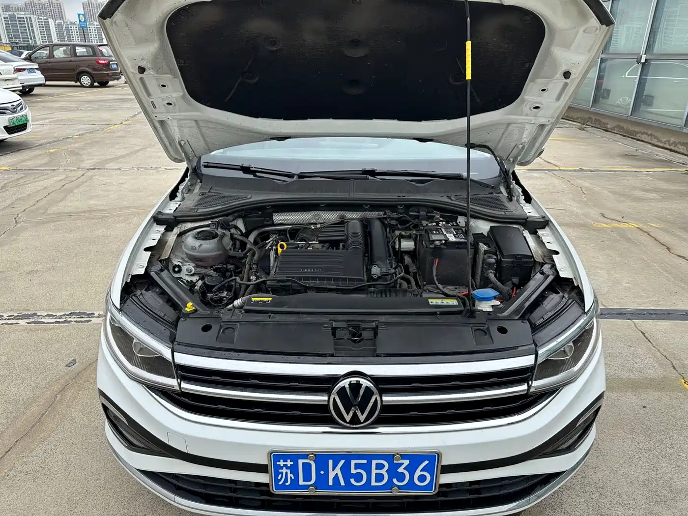 VOLKSWAGEN BORA