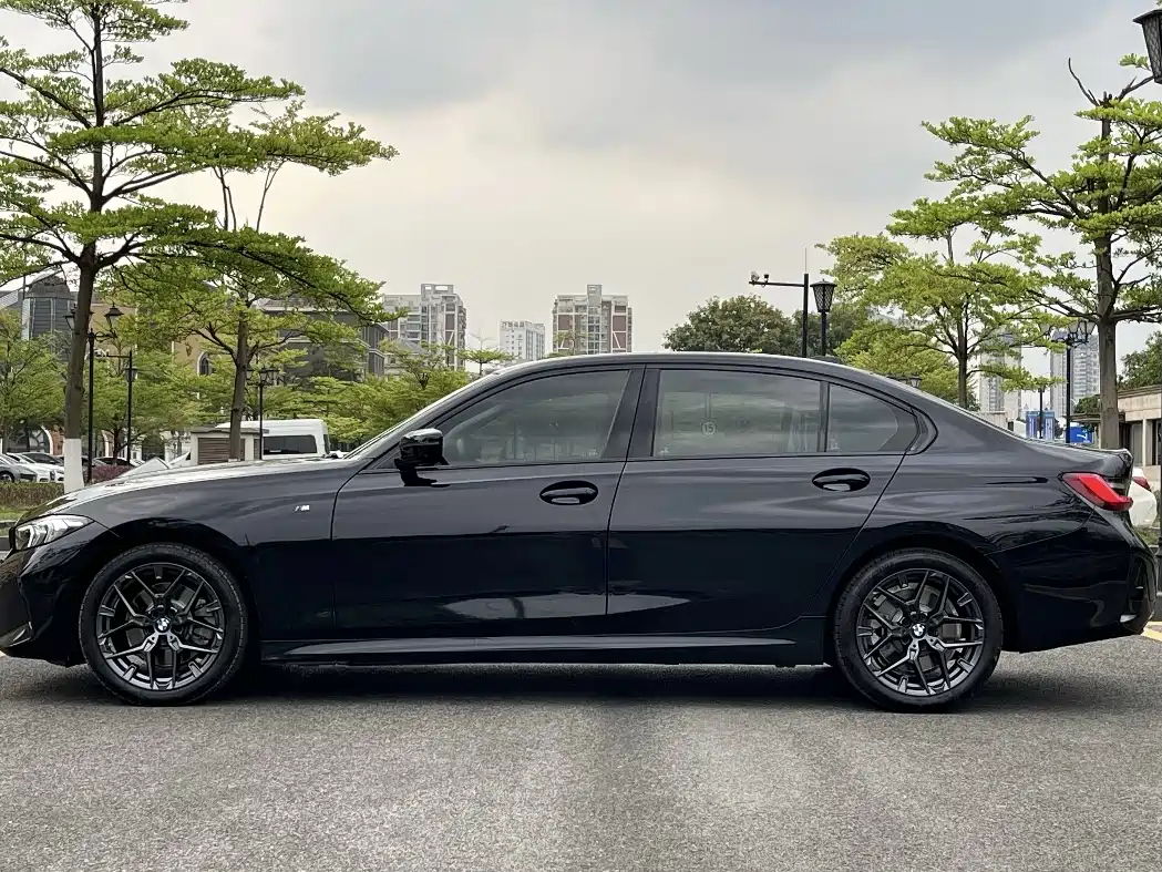 BMW 3 Series 2025 330Li M Sport Night Edition фото 16
