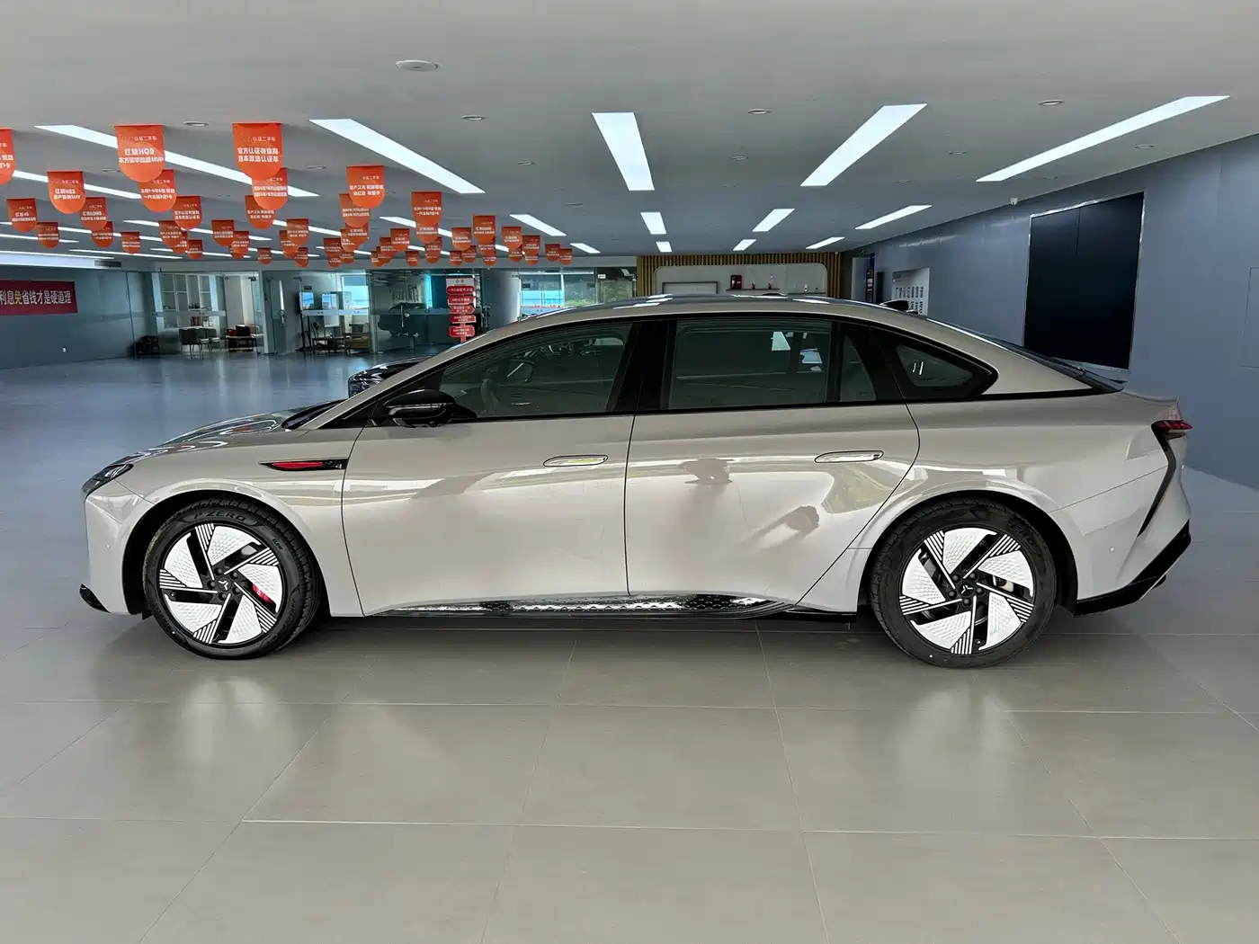 Hongqi EH7 2025 2025 640 AWD Smart Selection Edition