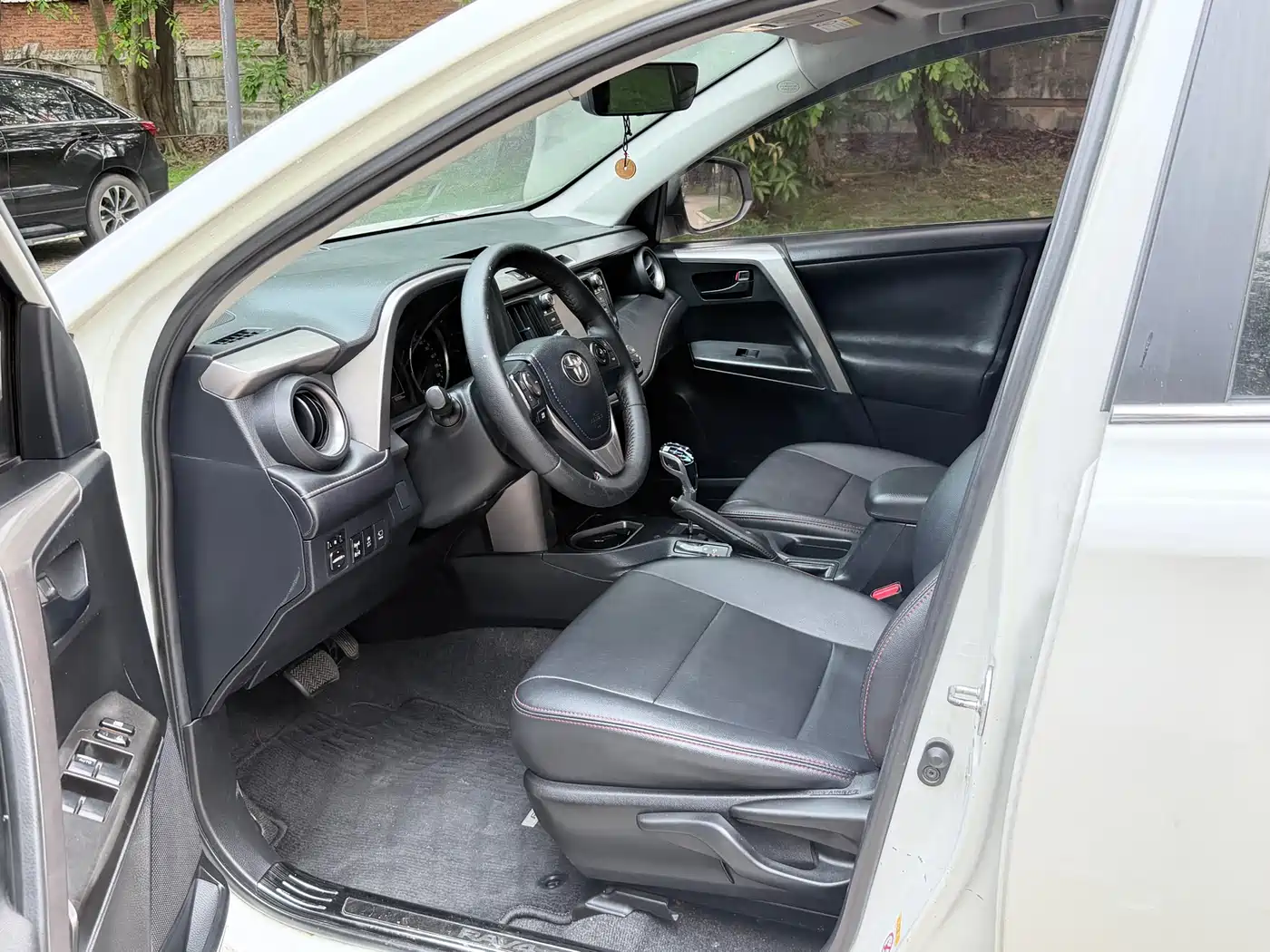 Toyota RAV4 Rongfang 2019 2.0L CVT 2WD Style X Limited Edition China VI фото 10