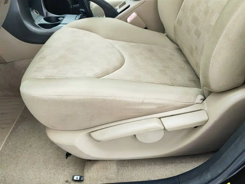 Photo 20 - Toyota RAV4 Rongfang