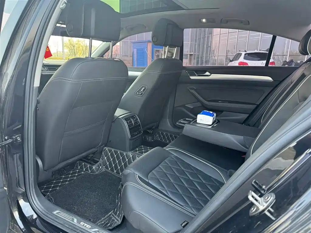 VOLKSWAGEN MAGOTAN GTE PLUG IN HYBRID