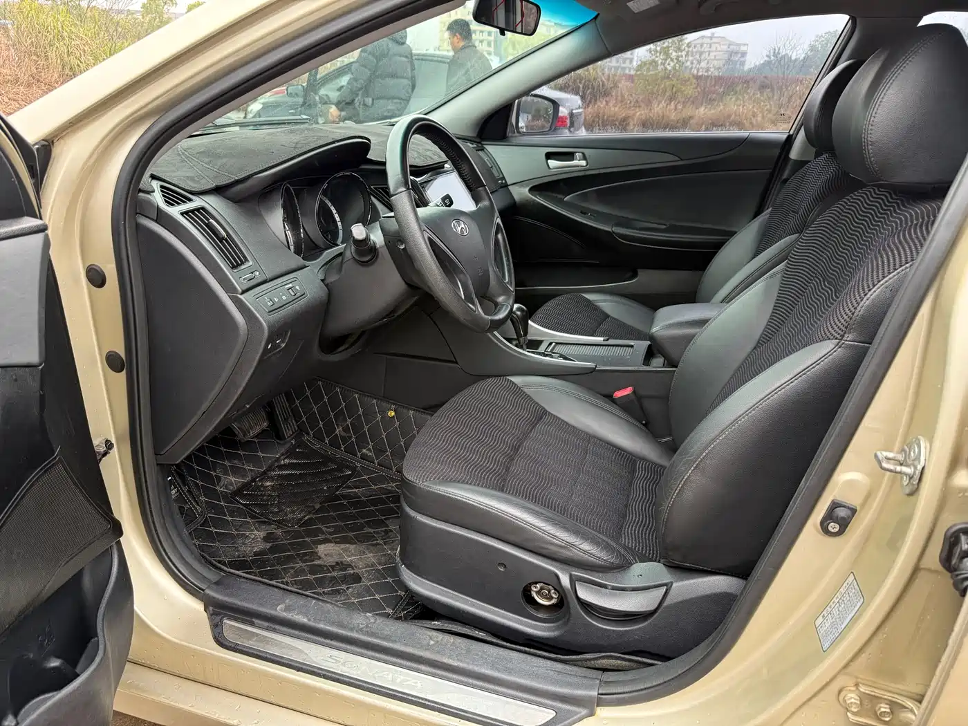 Hyundai Sonata 2011 2.0L Auto Leading Edition фото 7