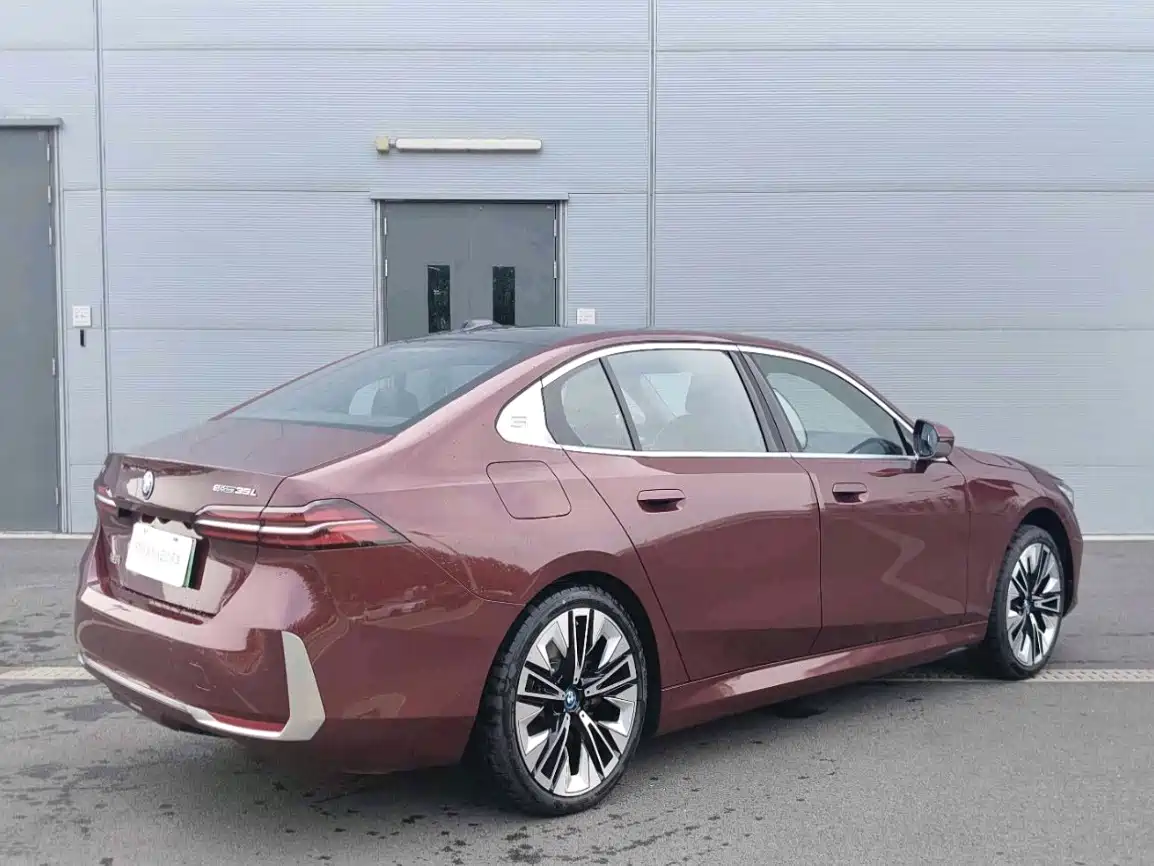 BMW i5 2025 2025 eDrive 35L Luxury Package