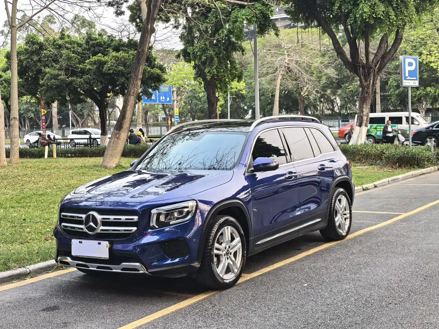 MERCEDES-BENZ GLB