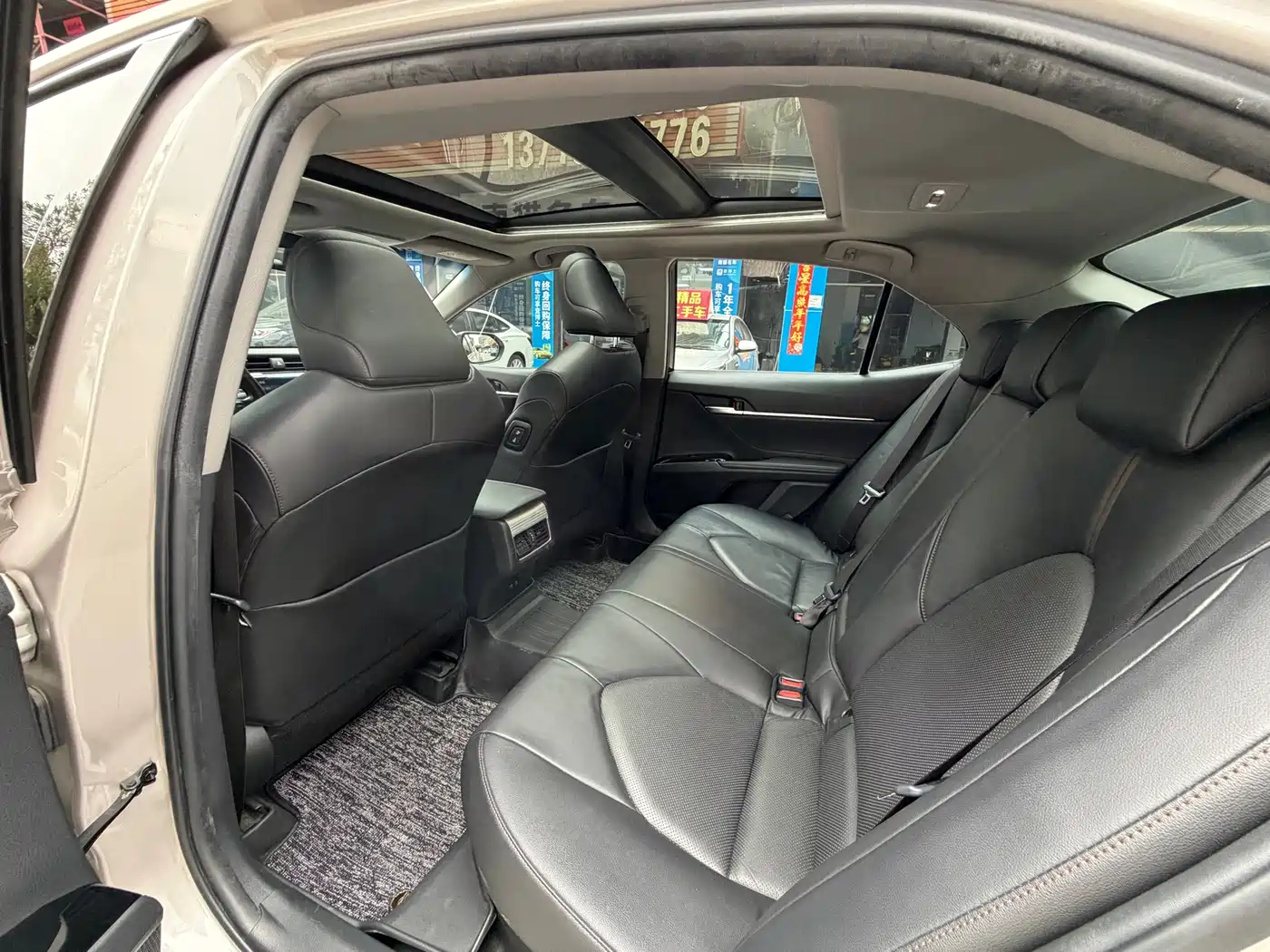 Toyota Camry 2018 Hybrid 2.5HG Luxury Edition фото 8