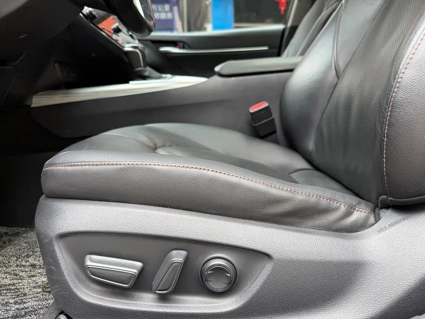 Toyota Camry 2018 Hybrid 2.5HG Luxury Edition фото 18