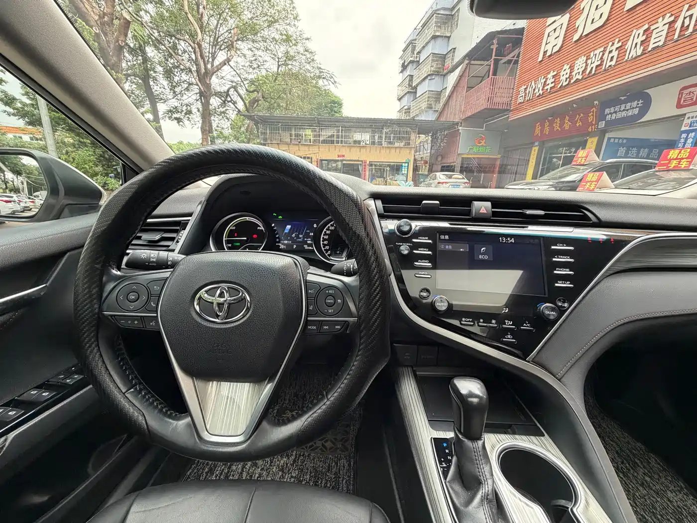 Toyota Camry 2018 Hybrid 2.5HG Luxury Edition фото 13