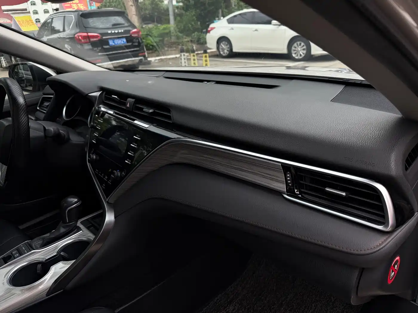 Toyota Camry 2018 Hybrid 2.5HG Luxury Edition фото 28