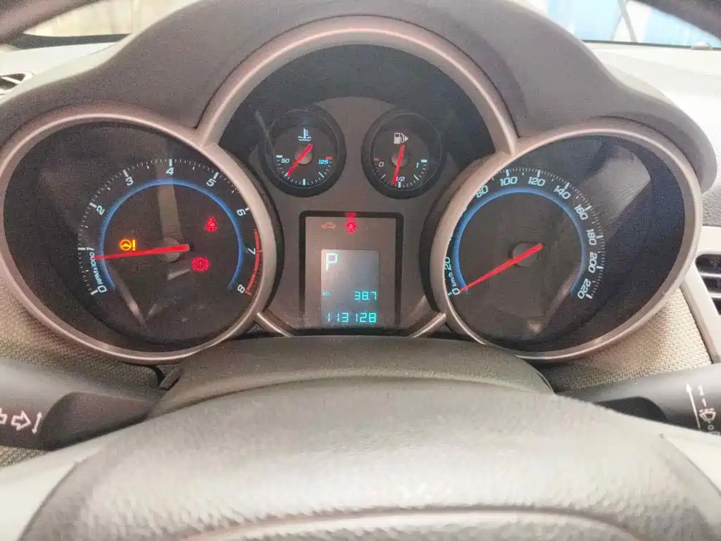 Photo 4 - Chevrolet Cruze