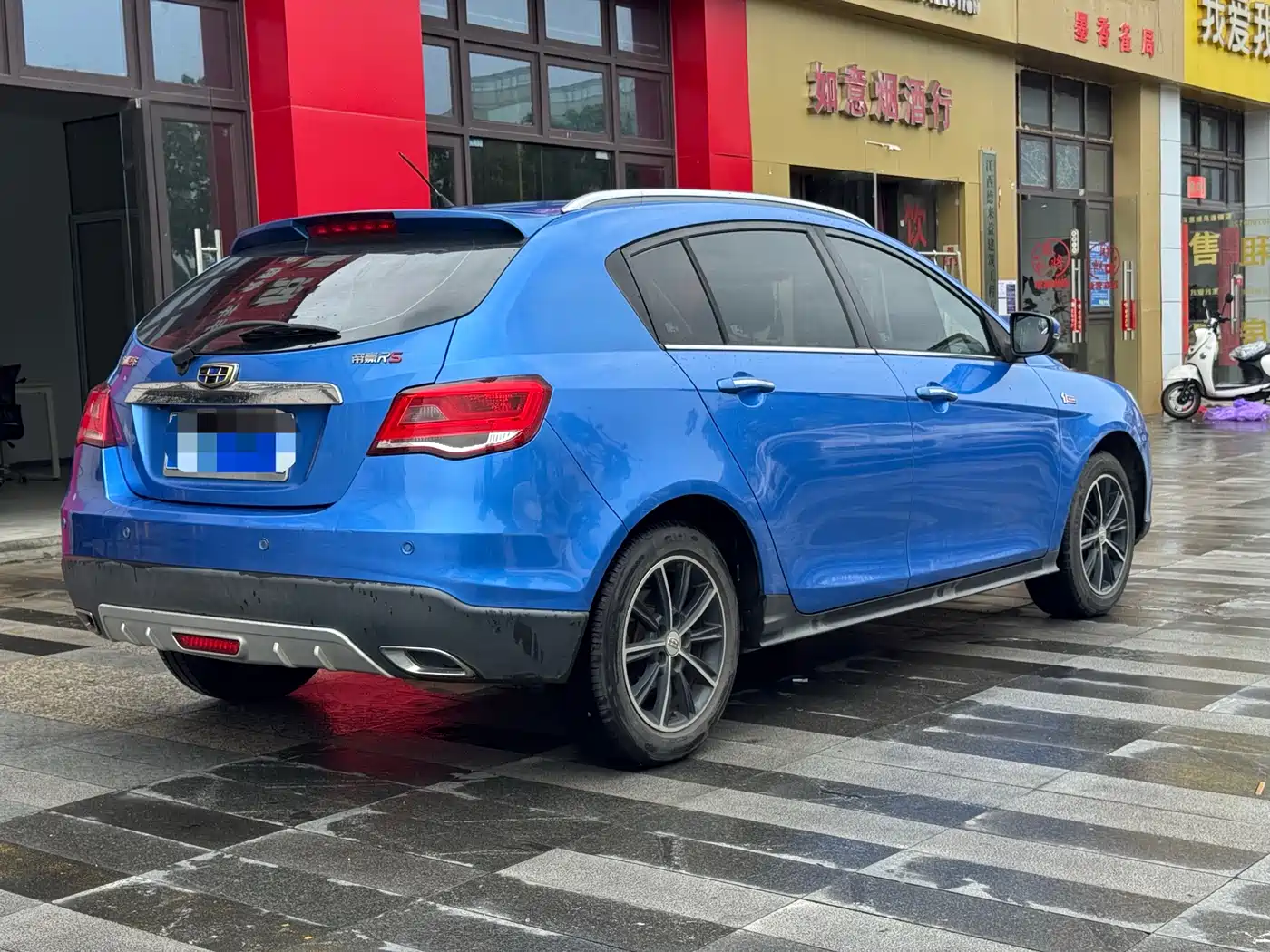 Фото 4 - Geely Emgrand