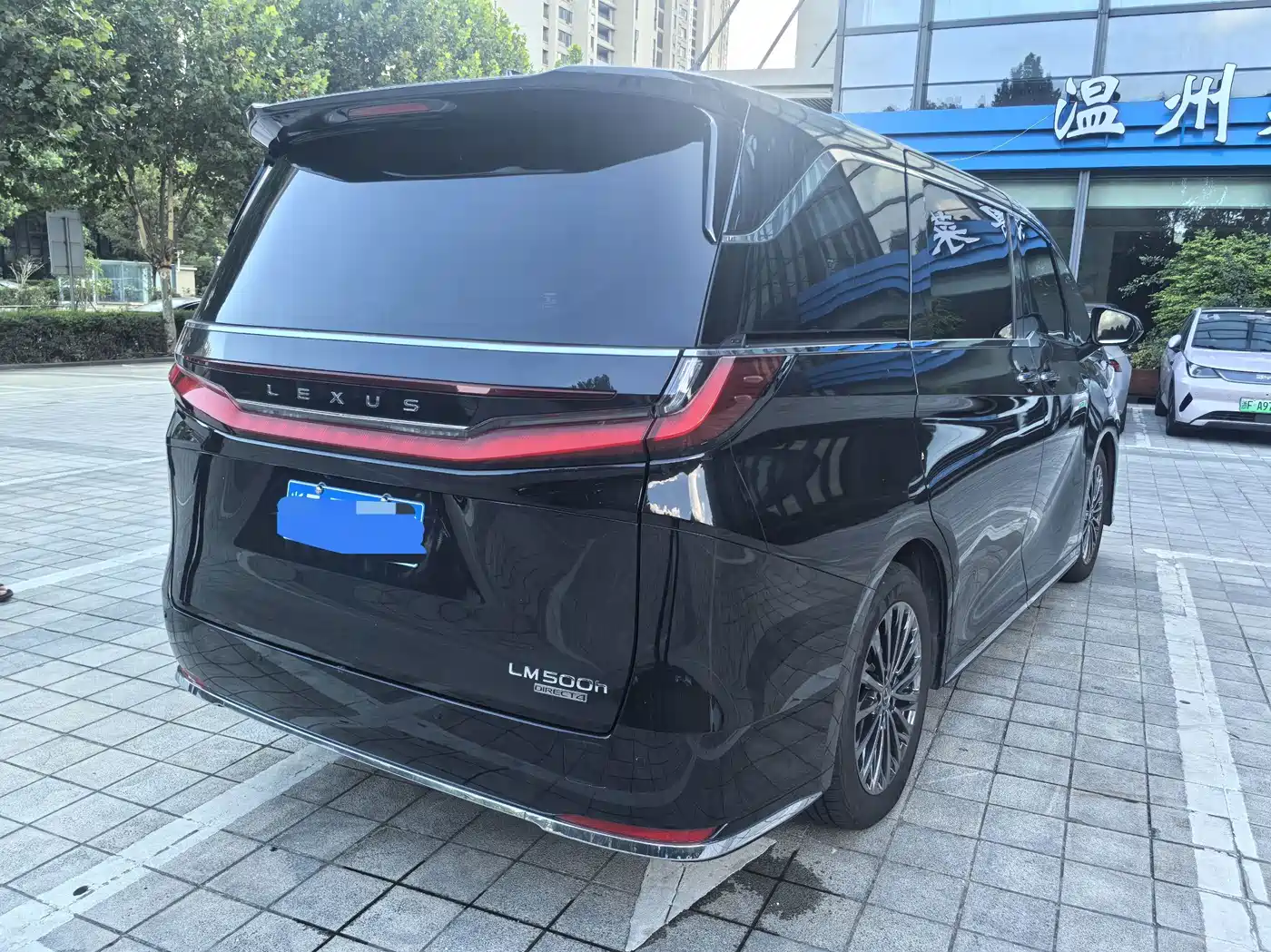 Lexus LM 2025 2023 500h 6-Seater Prestige Edition
