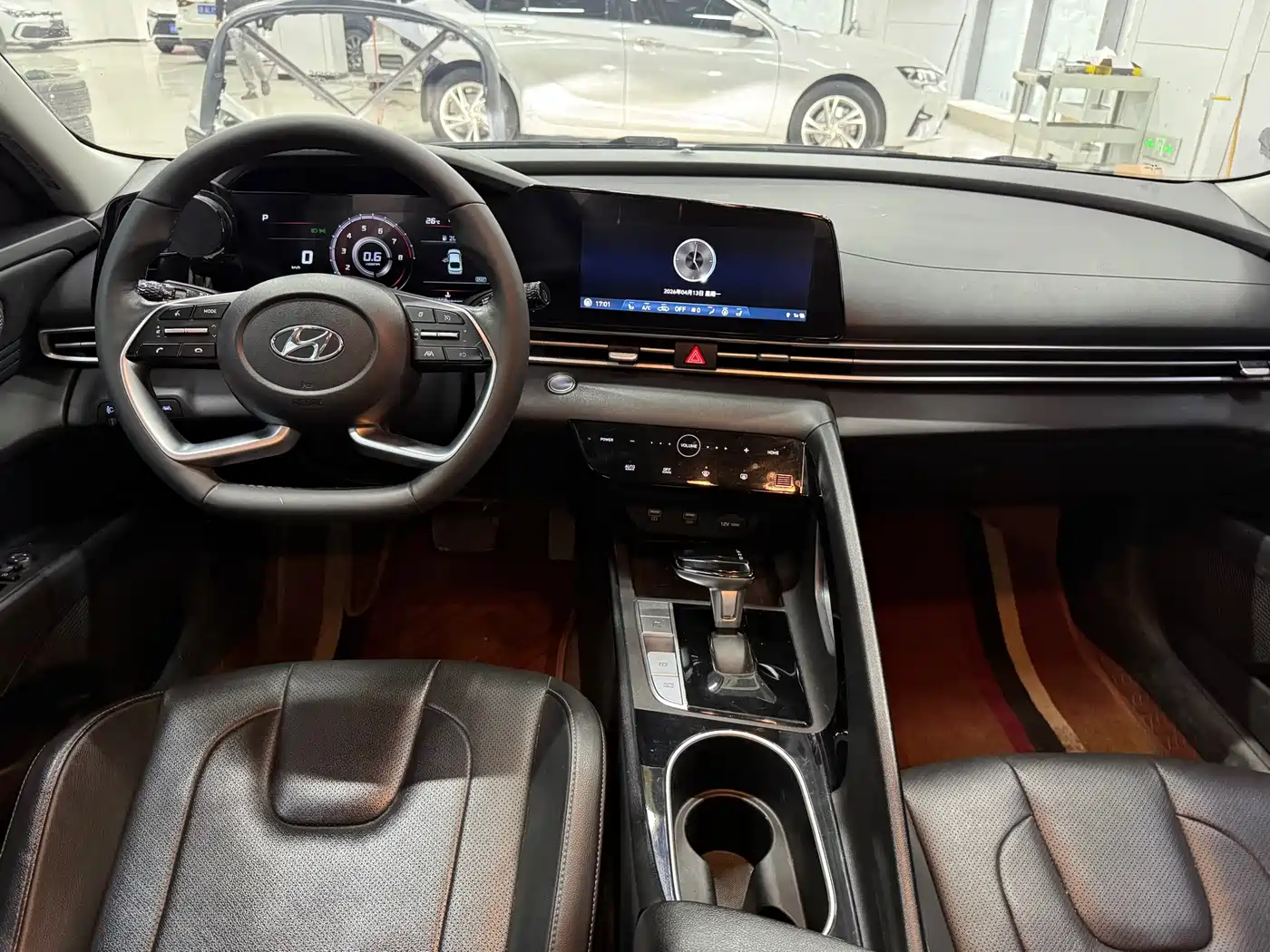 Hyundai Elantra 2023 Model 1.5L CVT LUX Premium Edition фото 12