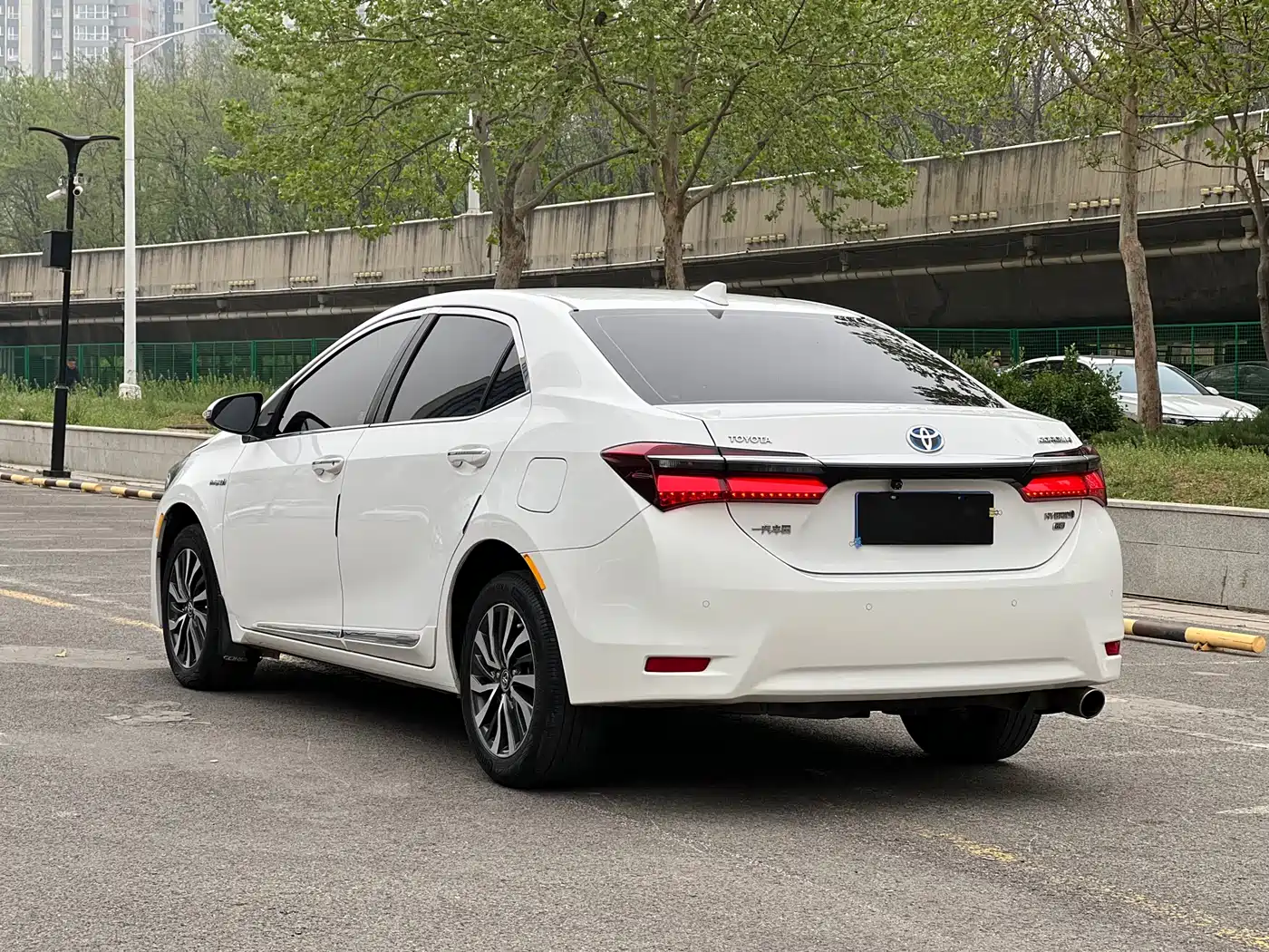 Toyota Corolla 2018 Hybrid 1.8L E-CVT Smart Edition фото 4