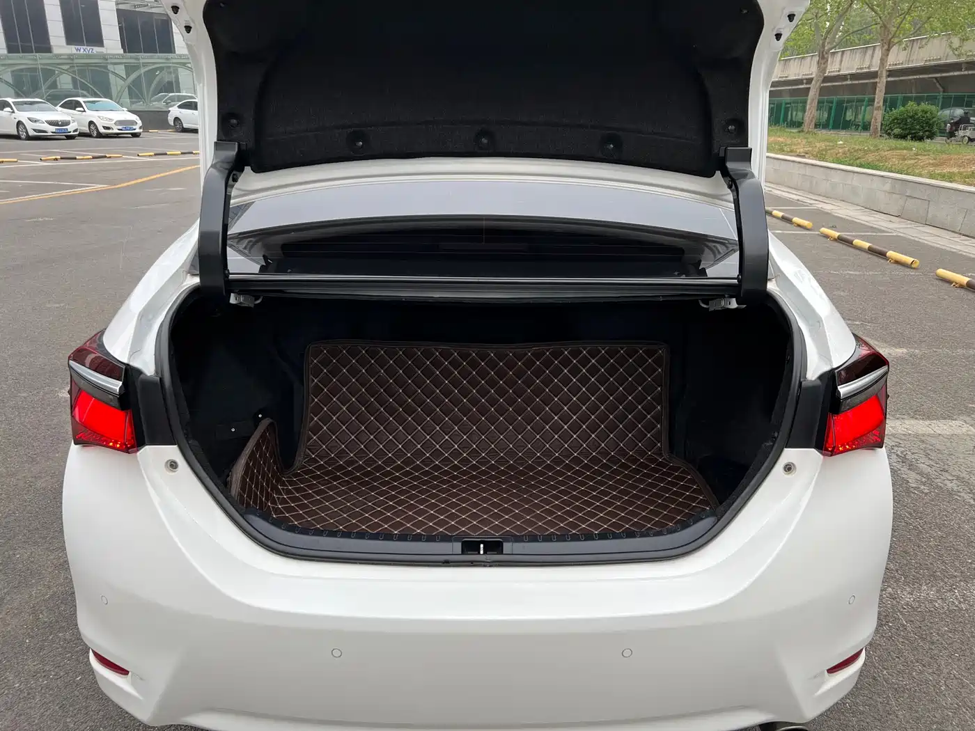 Toyota Corolla 2018 Hybrid 1.8L E-CVT Smart Edition фото 16