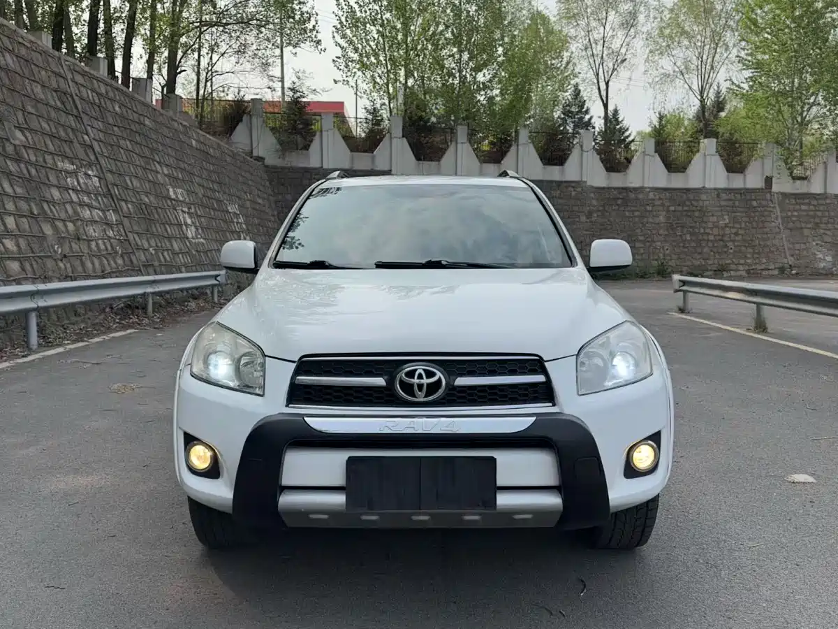 Toyota RAV4 Rongfang 2011 2.4L Automatic 4WD Luxury Edition фото 2
