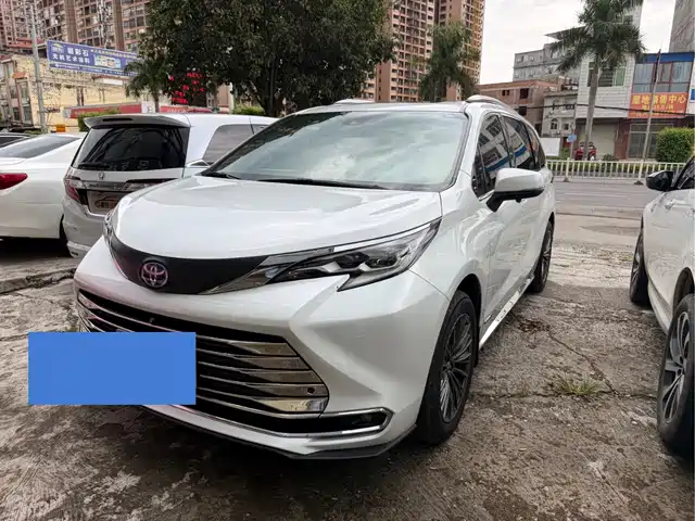 Toyota Sienna 2.5L, гибрид, Комфорт