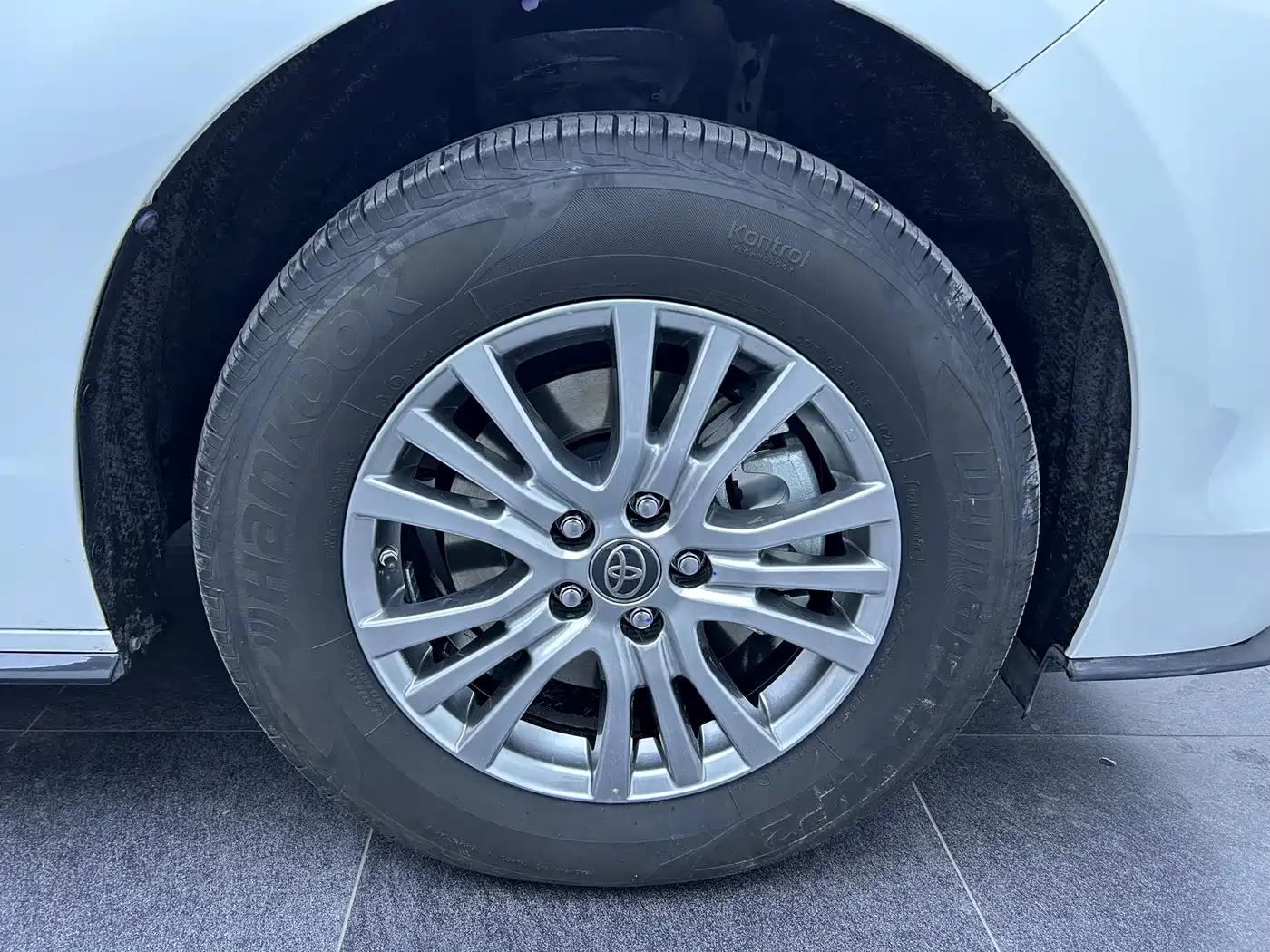 Toyota Sienna 2021 2.5L Hybrid Premium Edition фото 10