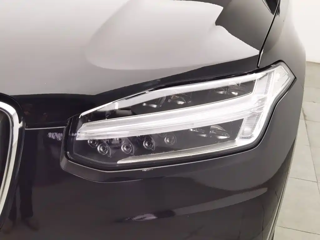 Фото 7 - Volvo XC90