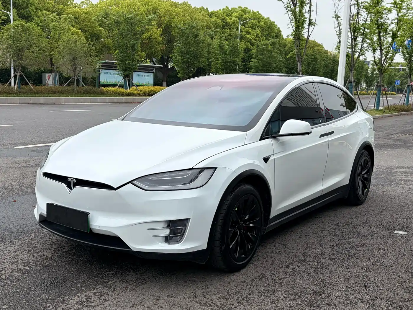 TESLA MODEL X