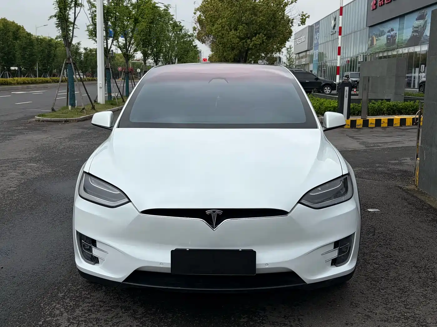 TESLA MODEL X