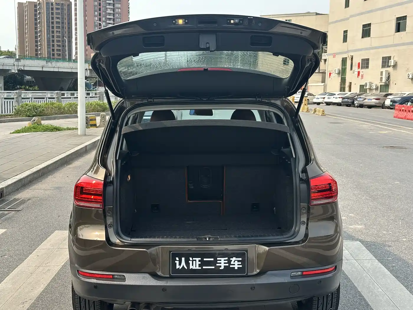 Volkswagen Tiguan 2015 1.8TSI Automatic 2WD Trendline фото 11