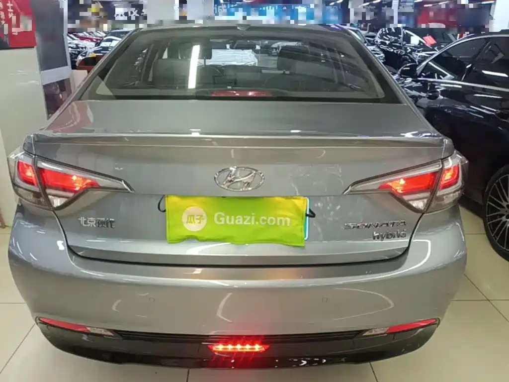 Photo 6 - Hyundai Sonata