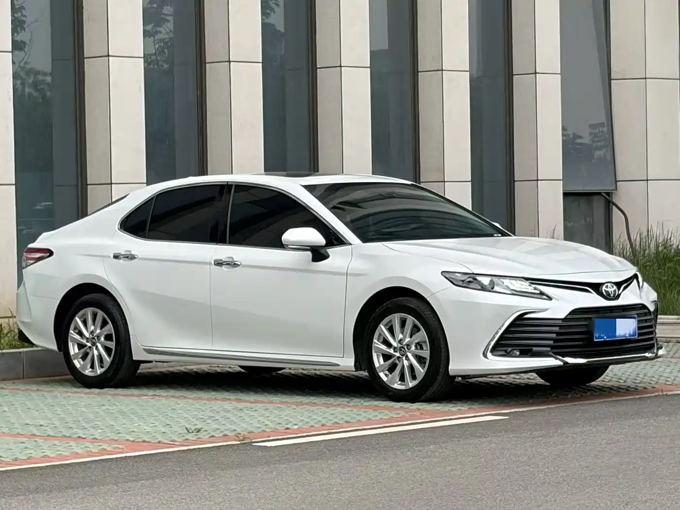 Toyota Camry 2023 2.0G Luxury Edition фото 3