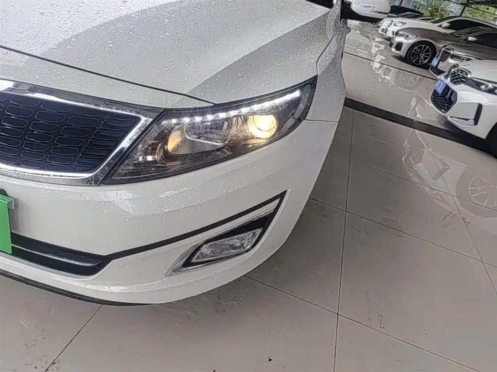Kia K5 2015 2.0L Automatic LUX фото 24