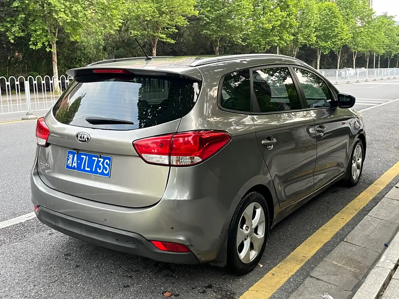 Kia Carens 2013 2.0L 7-Seat Auto Standard China IV фото 6