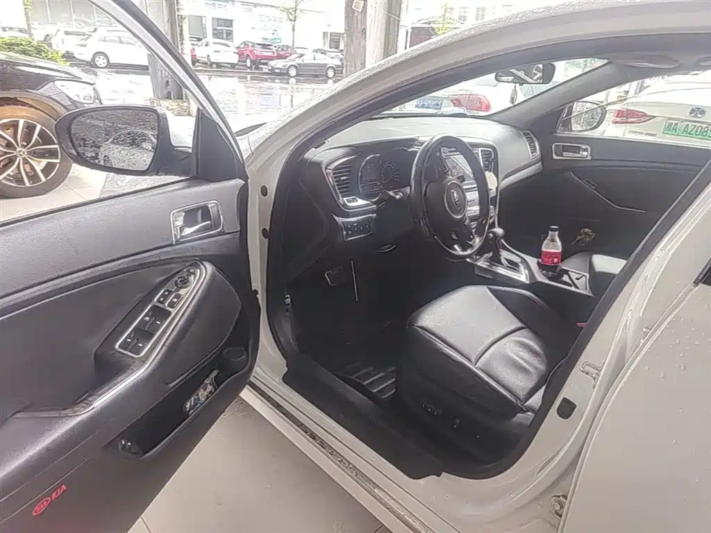 Kia K5 2015 2.0L Automatic LUX фото 16