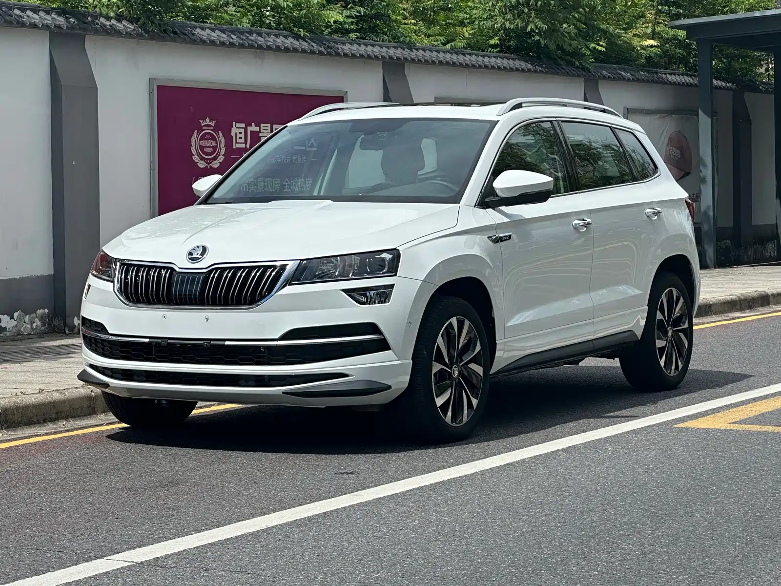 Photo 1 - Škoda Karoq