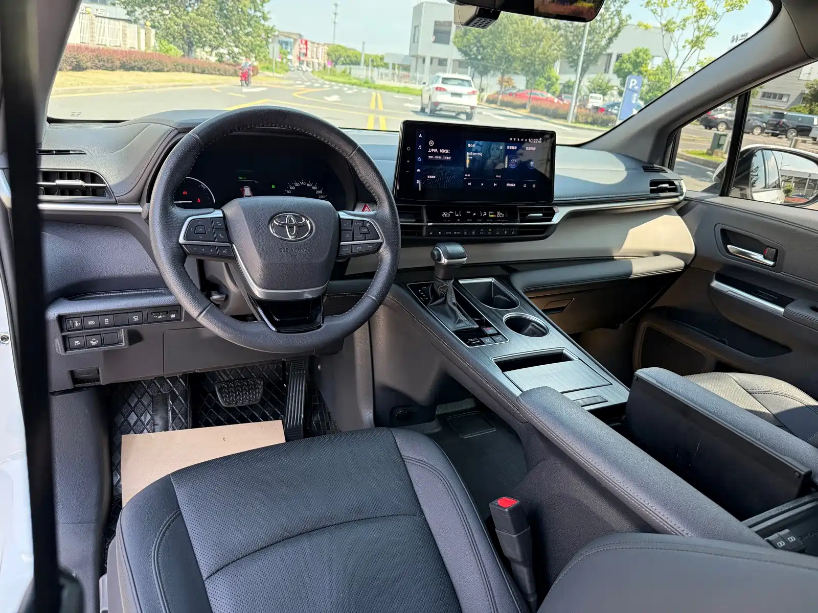 Фото 3 - Toyota Granvia