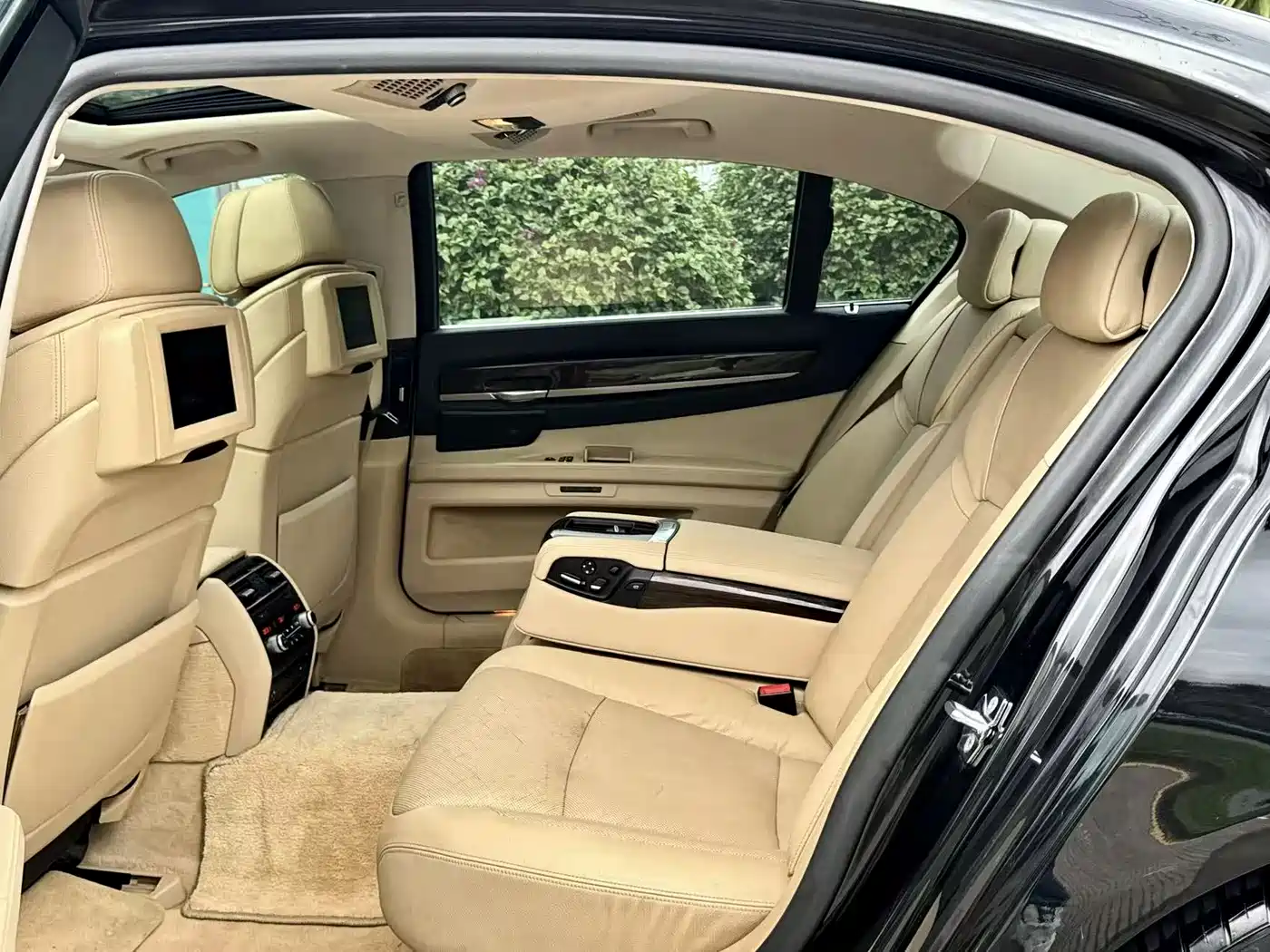 BMW 7 Series 2009 Model 740Li Leading Edition фото 6