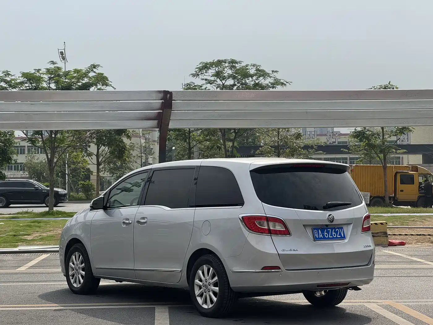 Buick GL8 2011 2.4L LT Luxury Business Executive фото 7