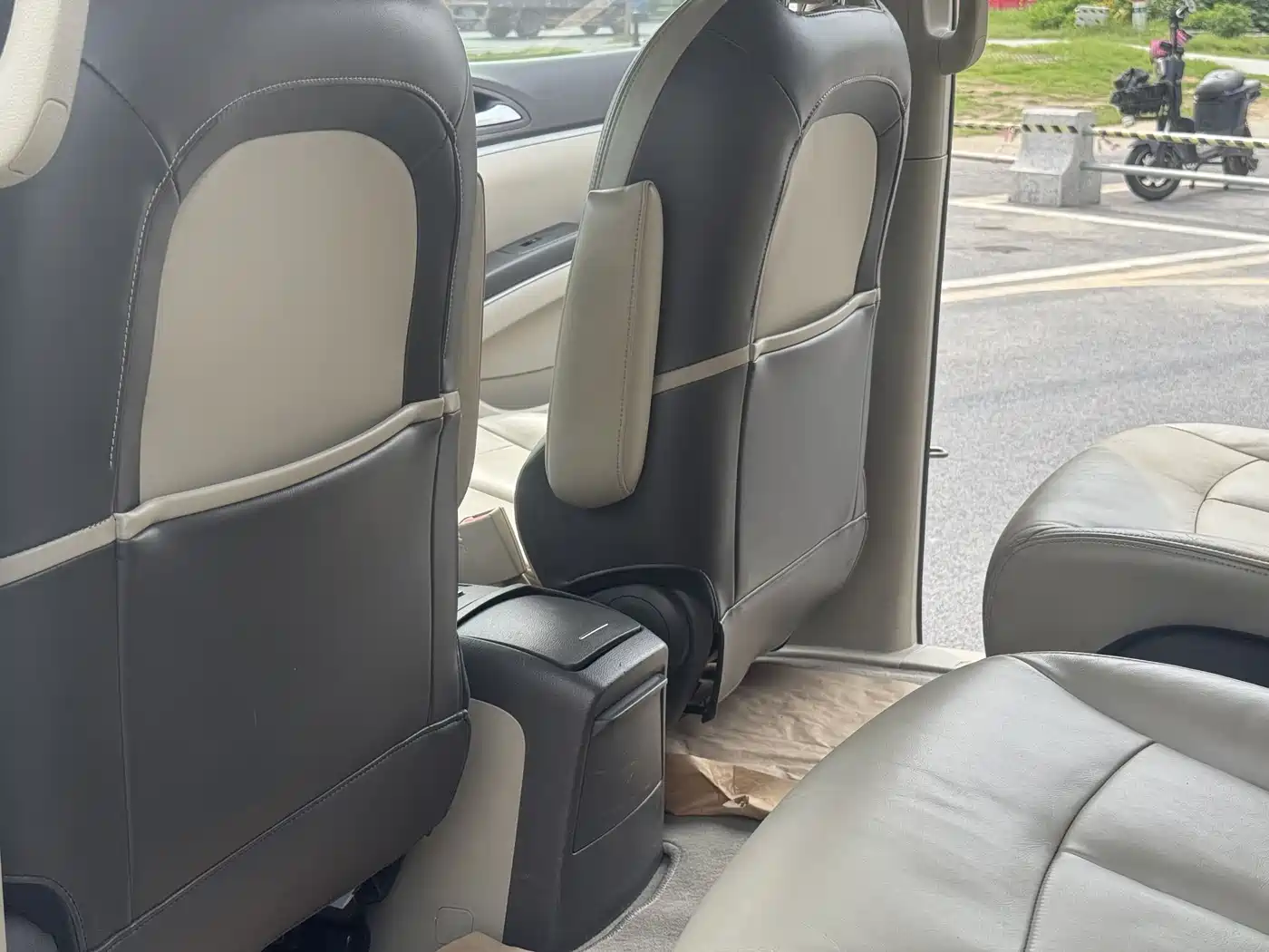 Buick GL8 2011 2.4L LT Luxury Business Executive фото 23