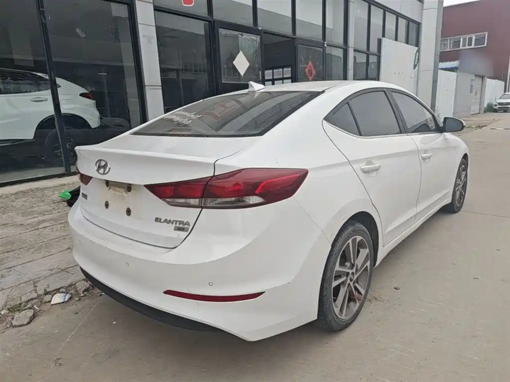 Hyundai Elantra 2016 Model 1.6L Automatic Smart Elite фото 7