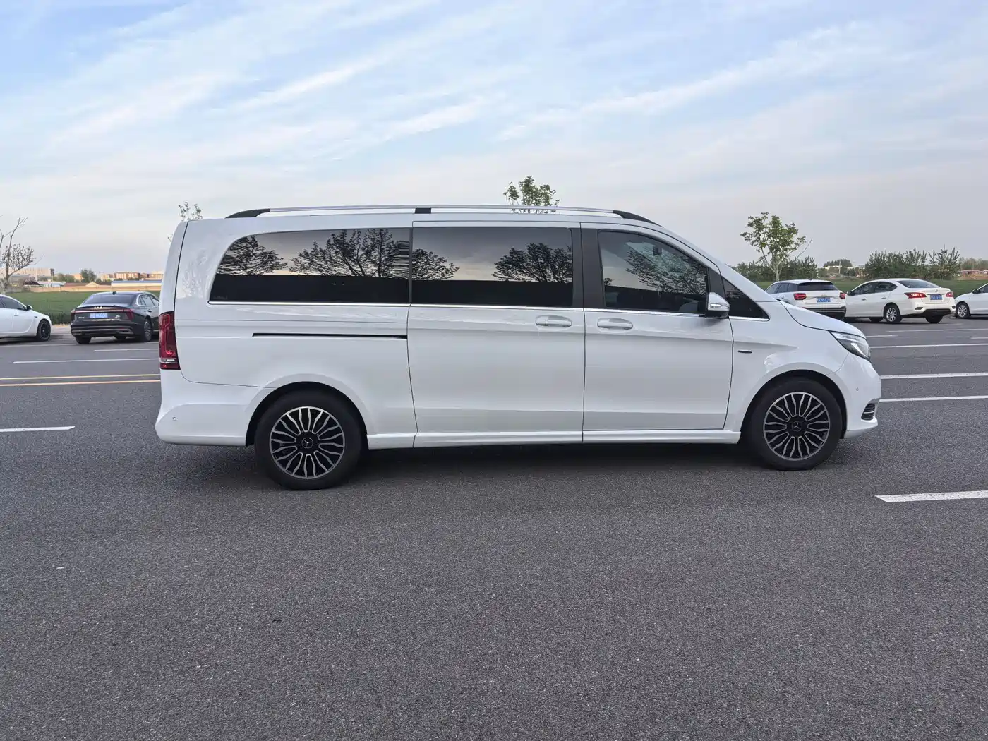 Mercedes-Benz V-Class 2017 Model V 260 L Premium Extended Edition фото 7