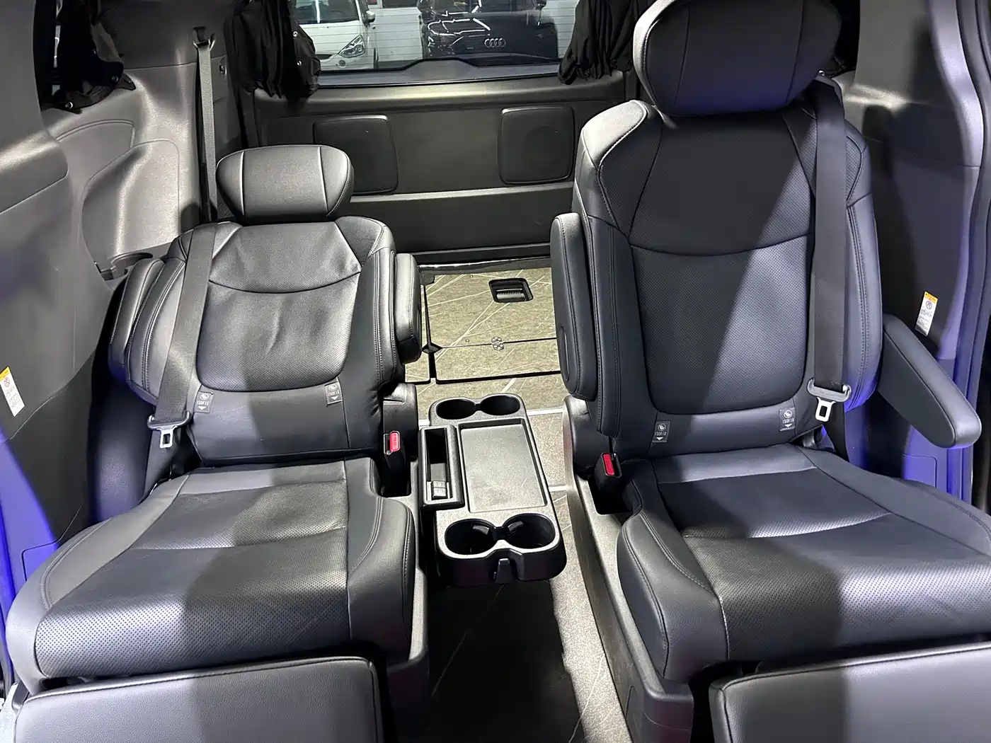 Toyota Sienna 2023 2.5L Hybrid Premium Edition фото 15