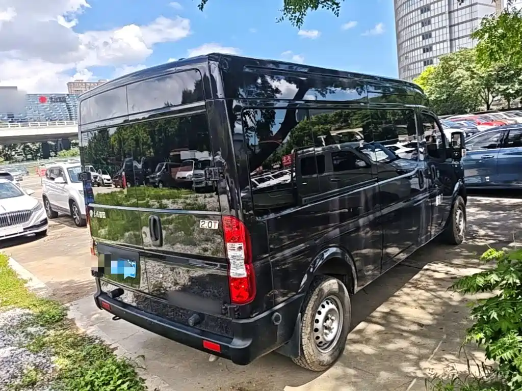 Dongfeng Yufeng Yufeng 2025 2023 V9+ 2.0T Automatic FWD Multi-purpose Medium Wheelbase Medium Roof 7/8/9 Seater