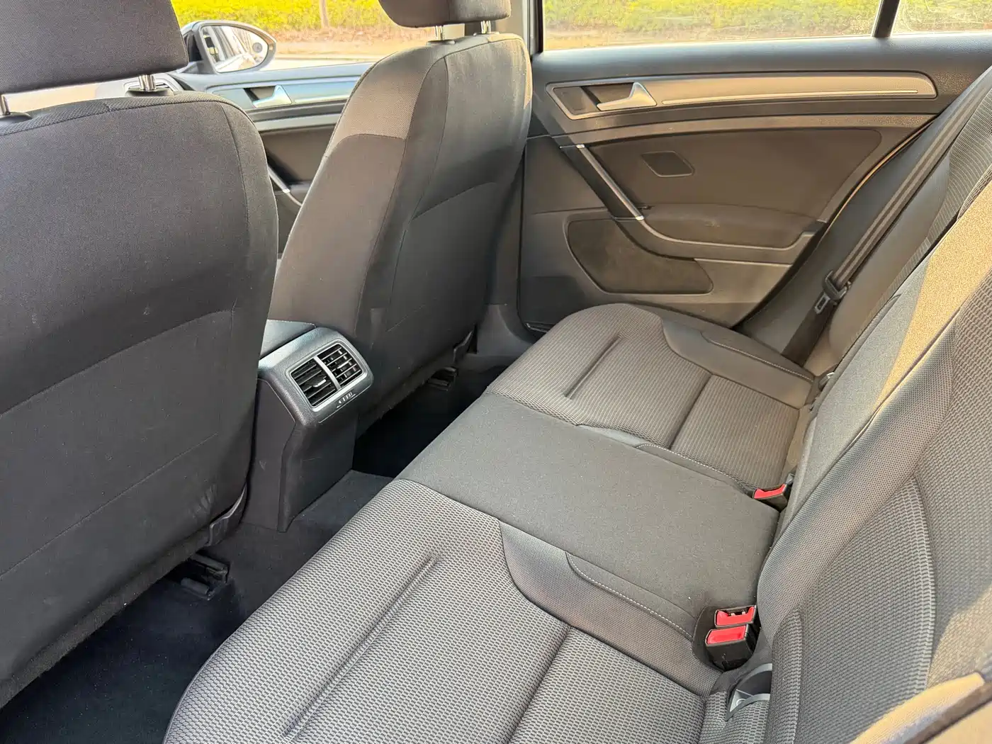 Volkswagen Golf 2017 1.6L Auto Comfort Millionth Edition фото 8